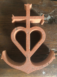 Croix de Camargue en terre cuite